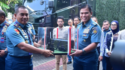 Dankormar Terima Rantis Mobile Em Radar And Command Center Dari Kasal