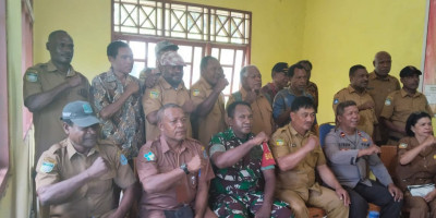 Sambut HUT Ke-79 RI, Babinsa Posramil Warsa Hadiri Rapat Pembentukan Panitia Kegiatan 17 Agustus