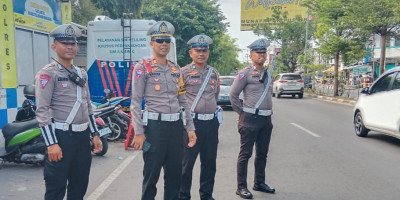 Polres Pelabuhan Makassar Tertibkan Kendaraan di Sepanjang Jalan Soekarno