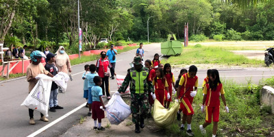 Festival Biak Pintar, Kodim 1708/BN dan Komunitas Peduli Lingkungan Gelar Grebek Sampah di Taman Kasumasa