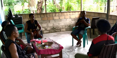 Ciptakan Keakraban, Babinsa Berkomsos di Rumah Warga Binaan