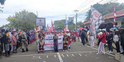 Semarakkan HUT Ke-79 RI, Dandim 1708/BN Lepas Parade Kebangsaan Tingkat SD