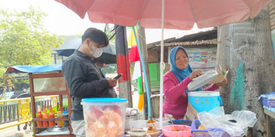 Aku Dewe: Lontong Sayur Paling Enak di Depan Kelurahan Pondok Kelapa, Jakarta Timur*