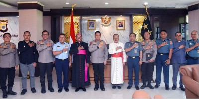 Kapolda Maluku Terima Kunjungan Silaturahmi dari Uskup Pastoral Khusus TNI dan Polri