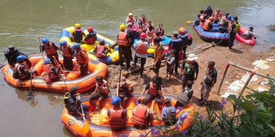 TRAMP Bersama Rindam Jaya Meriahkan HUT ke-79 dengan Susur Sungai Ciliwung