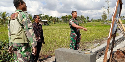 Dandim 1615/Lotim Cek Prasasti Tugu TMMD ke-121