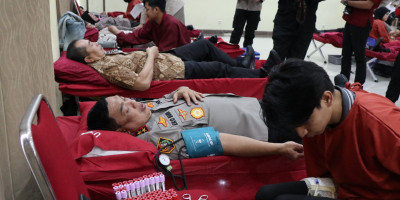 Rangkaian HUT Polwan ke-76 Diperingati Dengan Donor Darah