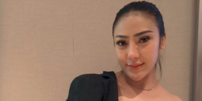Resty Wulandari Mengagumi Kegantengan Reza Rahadian Tapi Parno