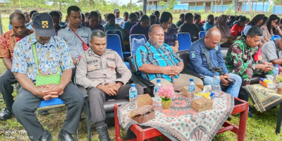 Babinsa Hadiri Sosialisasi Tata Tertib dan Rapat Program Sekolah di SMPN 1 Biak Timur
