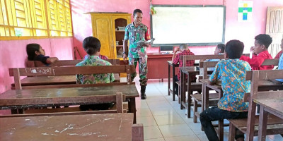 Babinsa Berikan Bimbingan Rohani kepada Anak-Anak Sekolah Minggu