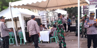 Bersinergi dengan Polri, Personel Kodim 1708/BN Amankan Pendaftaran Pilkada Biak Numfor 2024