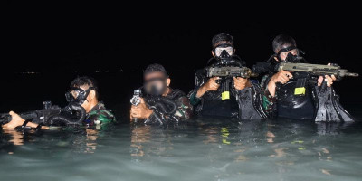 Kopaska Koarmada III Berhasil Hancurkan Rintangan Pantai di Perairan Sorong