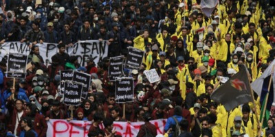 Protes Mahasiswa Terhadap Pembangkangan Konstitusi Sia-sia, Toh Semua Paslon Pilkada Dikendalikan Parpol?