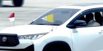 Paus Fransiskus Pilih Toyota Innova Sebagai Kendaraan