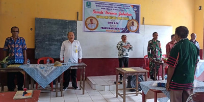 Babinsa Hadiri Sertijab Kepsek SMPN 1 Biak Utara
