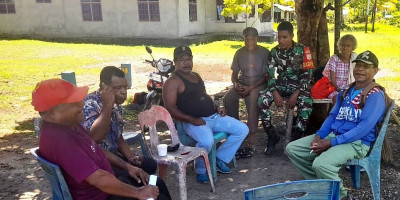 Babinsa Biak Timur Ajak Masyarakat Aktif dan Amankan Situasi Menjelang Pilkada