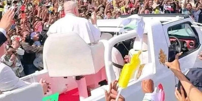 Burung Merpati Putih di Kursi Paus Pertanda Apa?