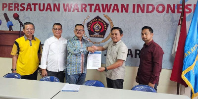 Ketua PWI DKI Jakarta Serahkan SK Penunjukan Ketua Pokja Jakarta Barat