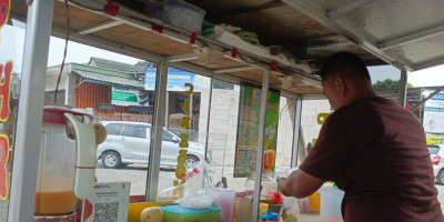 Tak Tersentuh Pemkab Bogor, Ipang Mandiri Bangun Usaha Sop Buah Segar