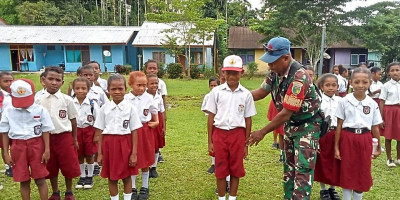 Bentul Karakter dan Disiplin, Babinsa Latihan PBB Siswa SDN 1 Ababiadi