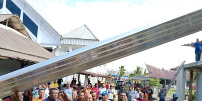 Danposramil Biak Timur Hadiri Pengatapan Rumah Pastori GKI Karmel Bosnik