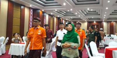 Simakrama NTB dengan Umat Hindu Bang Zul Rajai Panggung