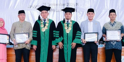Nanang Mubarok Dianugerahi UDN Alumni Award