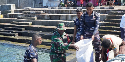 Peringatan HUT Ke-79 TNI, Kodim 1708/BN Gelar Karya Bakti dan Baksos untuk Warakawuri