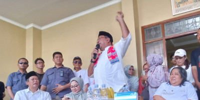Silaturahim Dengan Warga Bukit Duri Tebet,  Cawagub Rano Karno Menangis Teringat Kampung Halaman