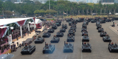Alutsista Korps Marinir Ikuti Gladi Bersih Pertama HUT ke 79 TNI Di Monas