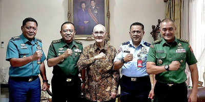 Jenderal TNI (Purn) Try Sutrisno Disambangi Dua Pati dan Dua Pamen TNI