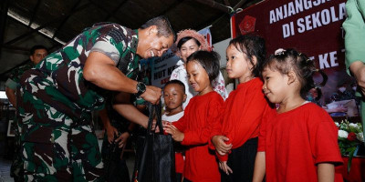 Aster Panglima TNI Kunjungi Sekolah Darurat Kartini 