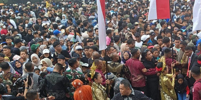 Masyarakat Tumpah Ruah Meriahkan HUT ke 79 TNI 