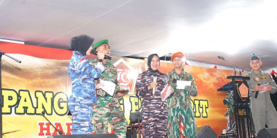 Meriahkan Peringatan HUT Ke-79 TNI, Seluruh TNI Jajaran Biak Gelar Panggung Prajurit