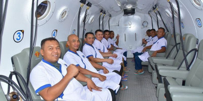 Penyematan Brevet Kehormatan Kesehatan Penyelaman dan Hiperbarik 