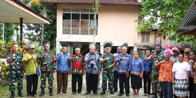 Sinergi Bersama, Dandim 1708/BN Bincang Akrab dengan Para Mananwir di Biak Timur