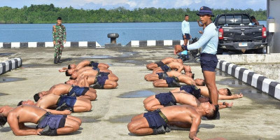 Satkopaska Koarmada III Laksanakan Latihan Renang Tempur