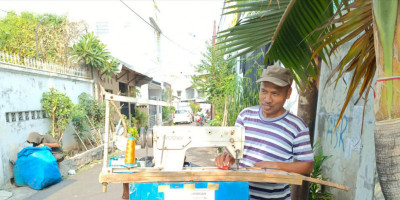 Haerudin Dengan Modal Gunting Taklukan Jakarta