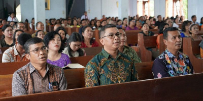 Ibadah di HKBP Soposurung, Pjs Bupati Toba Ajak Masyarakat Gunakan Hak Pilih pada Pilkada Mendatang