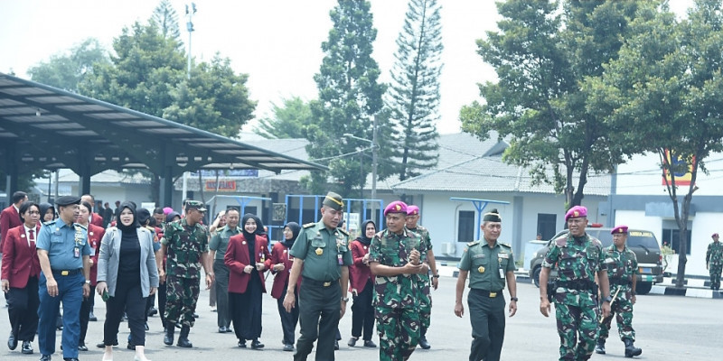 Korps Marinir Sambut Mahasiswa Unhan RI di Sarang Petarung Marinir Cilandak