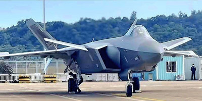 Chengdu J-20 Pesawat Tempur Siluman Multirole Tiongkok