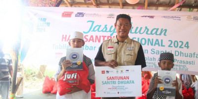 HSN 2024, Jurnalis Filantropi Indonesia Bagikan 100 Paket Alquran dan Sembako kepada Santri Dhuafa