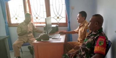 Babinsa Biak Kota Lakukan Puldata Ter di Kantor Kelurahan Karang Mulia