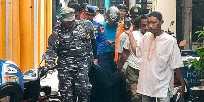 Patroli TNI AL Evakuasi Nelayan yang Meninggal di Perairan Karimun Anak