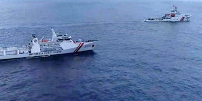 Tegas! KN Pulau Dana-323 Usir Kapal China Coast Guard 