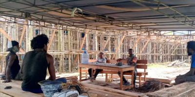 Babinsa Ajak Warga Bangun Solidaritas Lewat Komsos dan Gotong-Royong