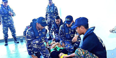 Latihan Peran Cuaca Buruk dan Penyelamatan Orang Jatuh di Laut