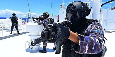 Prajurit Satgas Port Visit 2024 Laksanakan Latihan VBSS di Perairan Fiji 