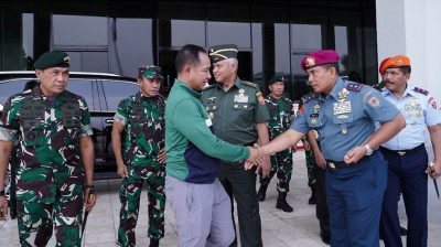 Dankormar Dampingi Panglima TNI Tinjau Gelar Bekal Kaporlap Dan KAPSATLAP Satgas OPSDAGRI Tahun 2025*