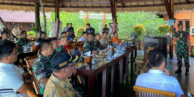Dandim 1805/Raja Ampat Paparkan Hasil Pelaksanaan Program TMMD Ke-122 kepada Kasdam XVIII/Kasuari